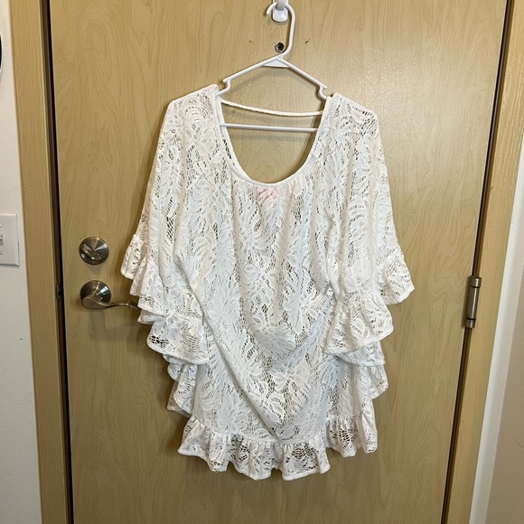 Lilly Pulitzer atley cover up - Picture 3 of 6